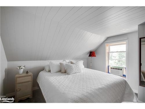 139 Wilson Lake Crescent, Port Loring, ON - Indoor Photo Showing Bedroom