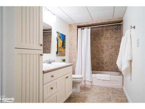 20 Trails End, Collingwood, ON - Indoor Photo Showing Bathroom