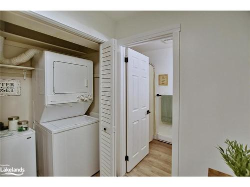 207 Escarpment Crescent, Collingwood, ON - Indoor Photo Showing Laundry Room
