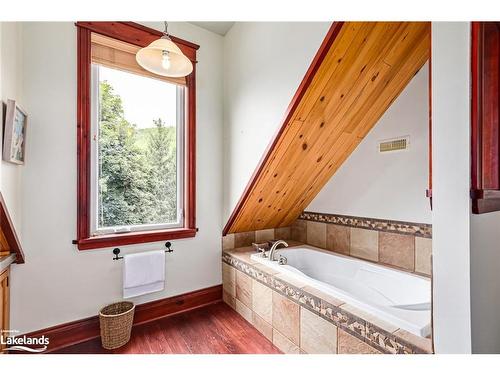 214 Hidden Lake Road, The Blue Mountains, ON - Indoor Photo Showing Bathroom