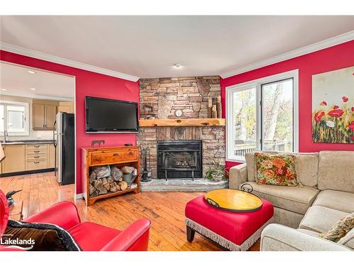 125 Pioneer Lane, The Blue Mountains, ON - Indoor Photo Showing Living Room With Fireplace