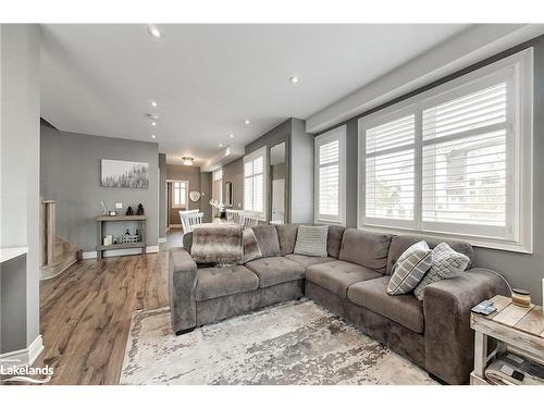 43 Carpenter Street, Collingwood, ON - Indoor Photo Showing Living Room