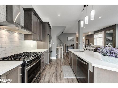 43 Carpenter Street, Collingwood, ON - Indoor Photo Showing Kitchen With Upgraded Kitchen