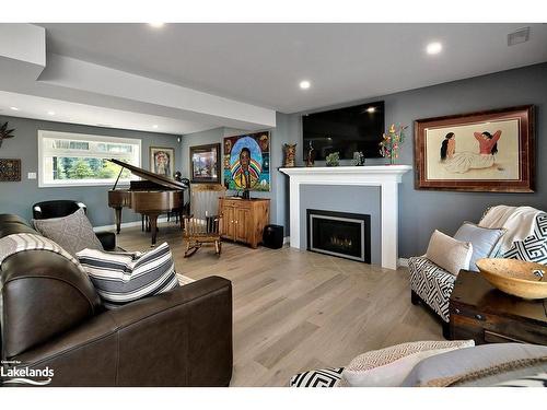 114 Eastwind Lane, The Blue Mountains, ON - Indoor Photo Showing Living Room With Fireplace