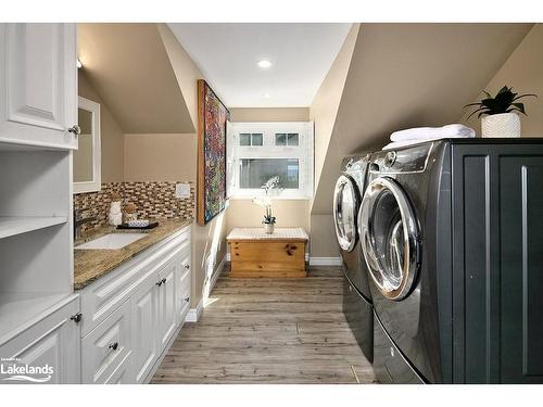 114 Eastwind Lane, The Blue Mountains, ON - Indoor Photo Showing Laundry Room