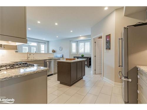 14 Wilson Street, Collingwood, ON - Indoor Photo Showing Kitchen With Stainless Steel Kitchen With Upgraded Kitchen