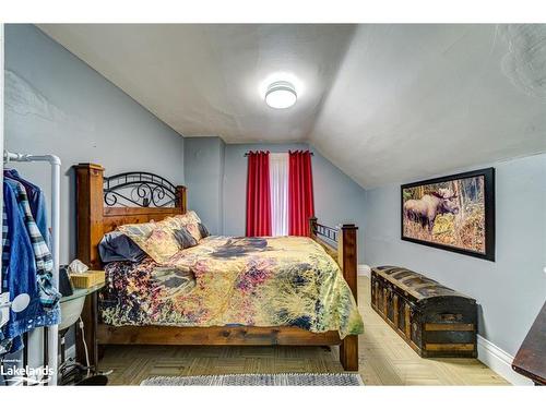 268 Fox Ridge Road, Clarksburg, ON - Indoor Photo Showing Bedroom
