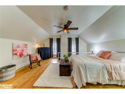 268 Fox Ridge Road, Clarksburg, ON - Indoor Photo Showing Bedroom