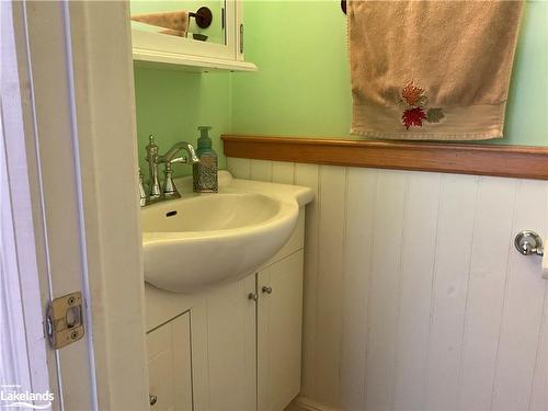 8219 Highway 522, Golden Valley, ON - Indoor Photo Showing Bathroom
