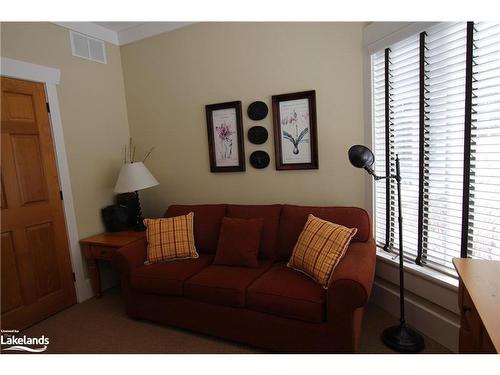 1020 Birch Glen V 11, W 5 Road, Baysville, ON - Indoor Photo Showing Living Room