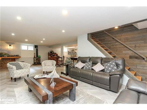 114 Wasaga Sands Drive, Wasaga Beach, ON - Indoor Photo Showing Living Room