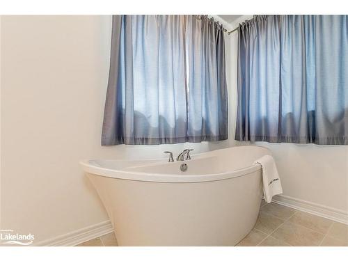 2 Rowland Street, Collingwood, ON - Indoor Photo Showing Bathroom