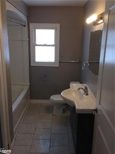 76 Manning Avenue, Collingwood, ON - Indoor Photo Showing Bathroom