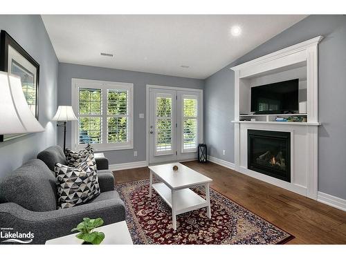 20 Chestnut Lane, Wasaga Beach, ON - Indoor Photo Showing Living Room With Fireplace