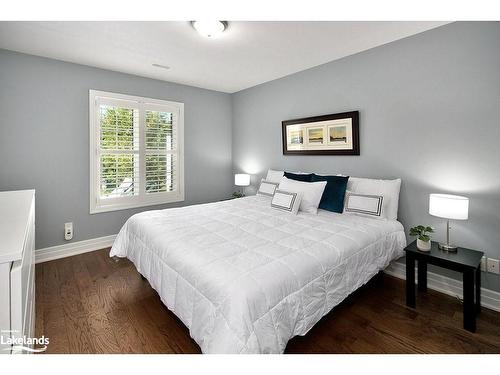 20 Chestnut Lane, Wasaga Beach, ON - Indoor Photo Showing Bedroom