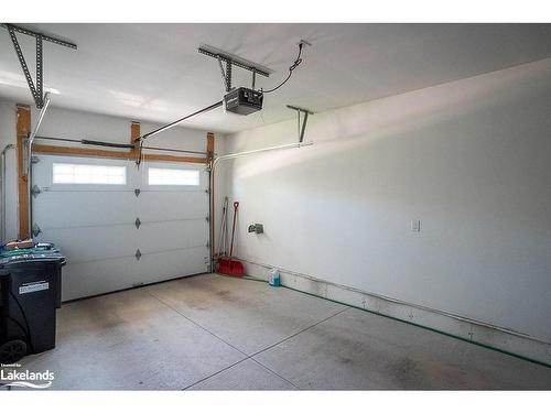 20 Chestnut Lane, Wasaga Beach, ON - Indoor Photo Showing Garage