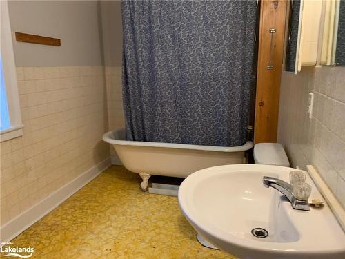 7326 Highway 26, Stayner, ON - Indoor Photo Showing Bathroom