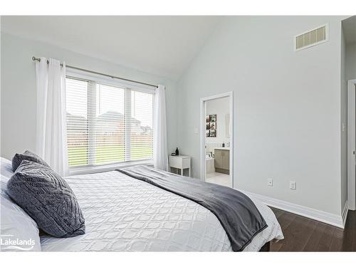 87 Mclean Avenue, Collingwood, ON - Indoor Photo Showing Bedroom