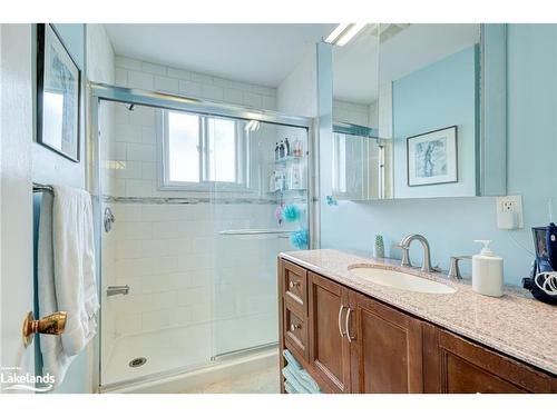 6872 Darcel Avenue, Mississauga, ON - Indoor Photo Showing Bathroom