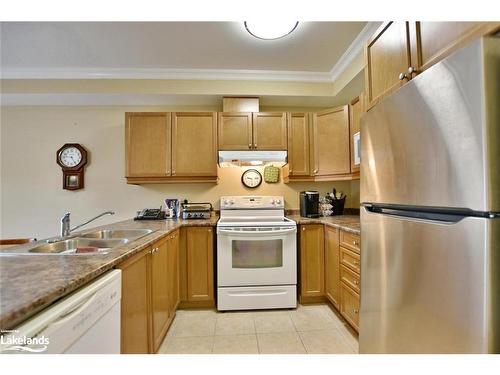 303-91 Raglan Street, Collingwood, ON - Indoor Photo Showing Kitchen With Double Sink