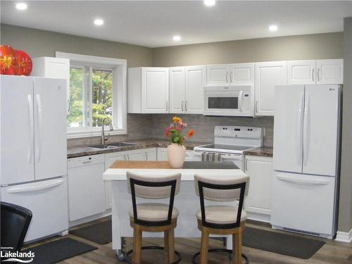 12 Riverdale Drive, Wasaga Beach, ON - Indoor Photo Showing Kitchen