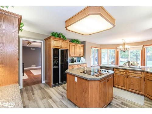 4060 10Th Side Road, Bradford, ON - Indoor Photo Showing Kitchen