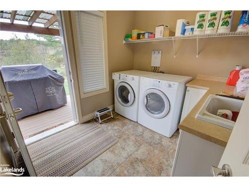 420 Cedar Lane, Bracebridge, ON - Indoor Photo Showing Laundry Room