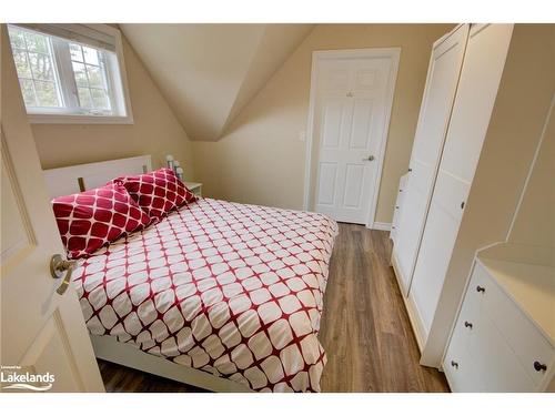 420 Cedar Lane, Bracebridge, ON - Indoor Photo Showing Bedroom