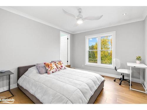 7833 Poplar Sideroad, Clearview, ON - Indoor Photo Showing Bedroom