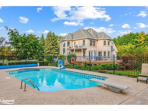 7833 Poplar Sideroad, Clearview, ON - Outdoor With In Ground Pool
