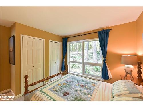 234 North Shore Drive, Tiny, ON - Indoor Photo Showing Bedroom