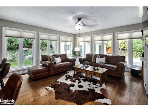 136 Algonquin Drive, Meaford, ON - Indoor Photo Showing Living Room