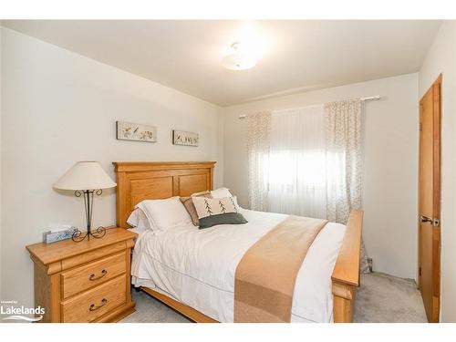 440 16 Concession E, Tiny, ON - Indoor Photo Showing Bedroom