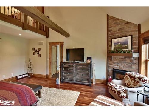 128 Snowbridge Way, The Blue Mountains, ON - Indoor Photo Showing Living Room With Fireplace