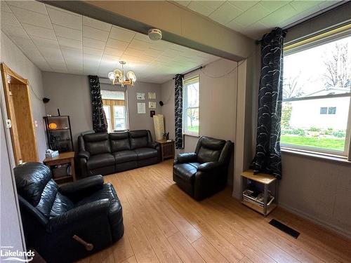 1592 Bruce Saugeen Townline, Port Elgin, ON - Indoor Photo Showing Living Room