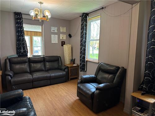 1592 Bruce Saugeen Townline, Port Elgin, ON - Indoor Photo Showing Living Room