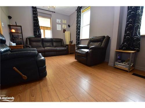 1592 Bruce Saugeen Townline, Port Elgin, ON - Indoor Photo Showing Living Room