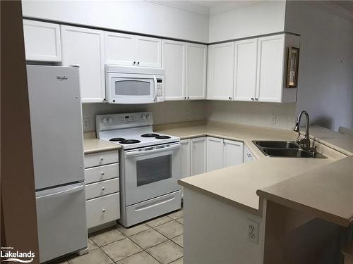 102-16 Raglan Street, Collingwood, ON - Indoor Photo Showing Kitchen With Double Sink