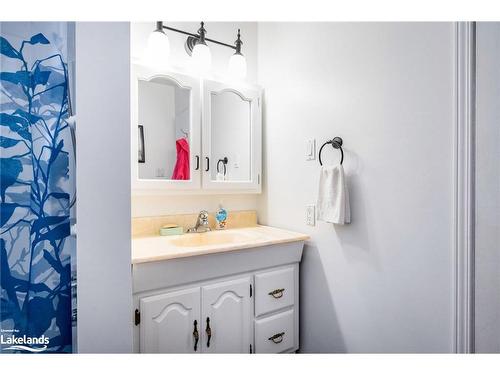 99 Betty Boulevard, Wasaga Beach, ON - Indoor Photo Showing Bathroom
