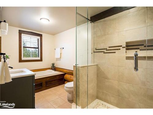 44 Trails End, Collingwood, ON - Indoor Photo Showing Bathroom