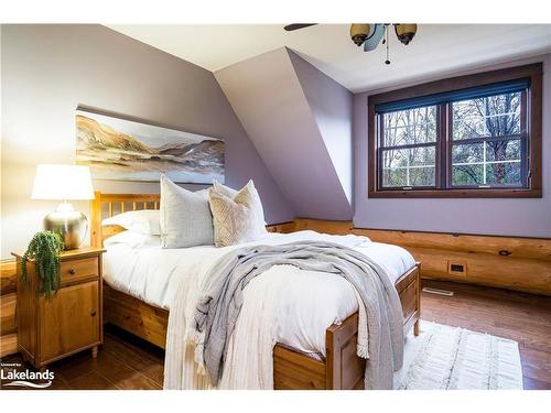 44 Trails End, Collingwood, ON - Indoor Photo Showing Bedroom