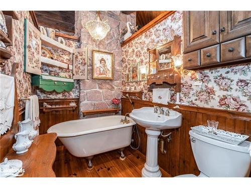 2589 Quarry Road, Waubaushene, ON - Indoor Photo Showing Bathroom