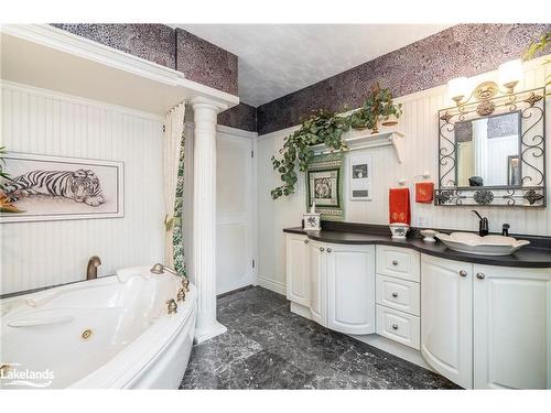 2589 Quarry Road, Waubaushene, ON - Indoor Photo Showing Bathroom