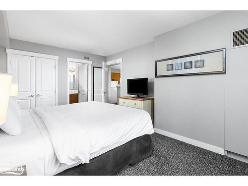 223-170 Jozo Weider Boulevard, The Blue Mountains, ON - Indoor Photo Showing Bedroom