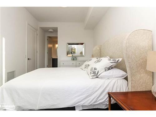 213-1 Hume Street, Collingwood, ON - Indoor Photo Showing Bedroom
