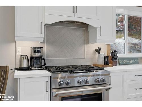 1104 Deerfly Drive, Gravenhurst, ON - Indoor Photo Showing Kitchen With Upgraded Kitchen