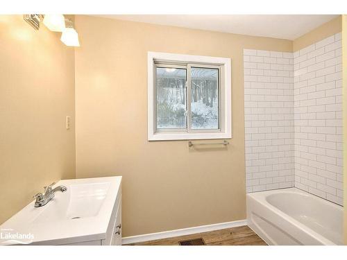 207070 Highway 26, Meaford, ON - Indoor Photo Showing Bathroom