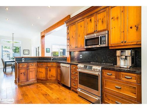 2 Evergreen Road, Collingwood, ON - Indoor Photo Showing Kitchen