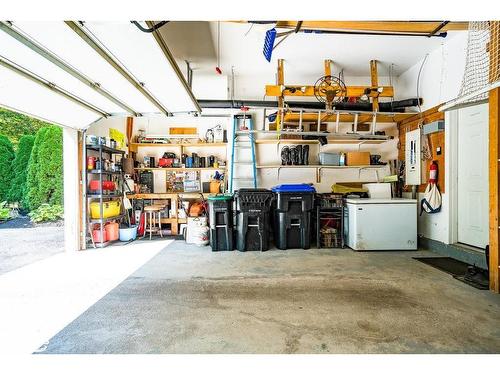 2 Evergreen Road, Collingwood, ON - Indoor Photo Showing Garage