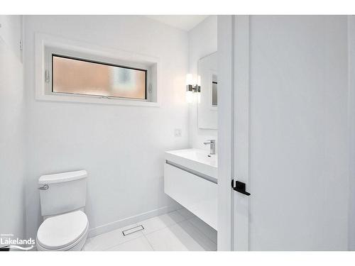 323 Maple Street, Collingwood, ON - Indoor Photo Showing Bathroom